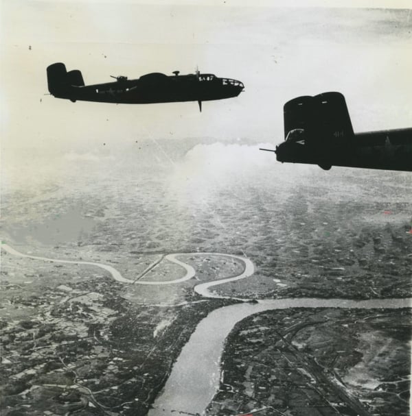 1944年8月日軍轟炸湖南衡陽時航拍湘江，耒水。