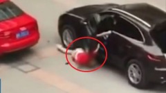 中国情侣感情纠纷女方遭男方开车辗过