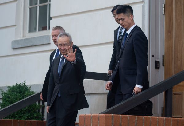 5月9日，中國副總理劉鶴離開美國貿易代表辦公室。