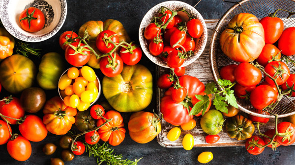 西紅柿富含番茄紅素，能幫助清除體內自由基，提升免疫力。