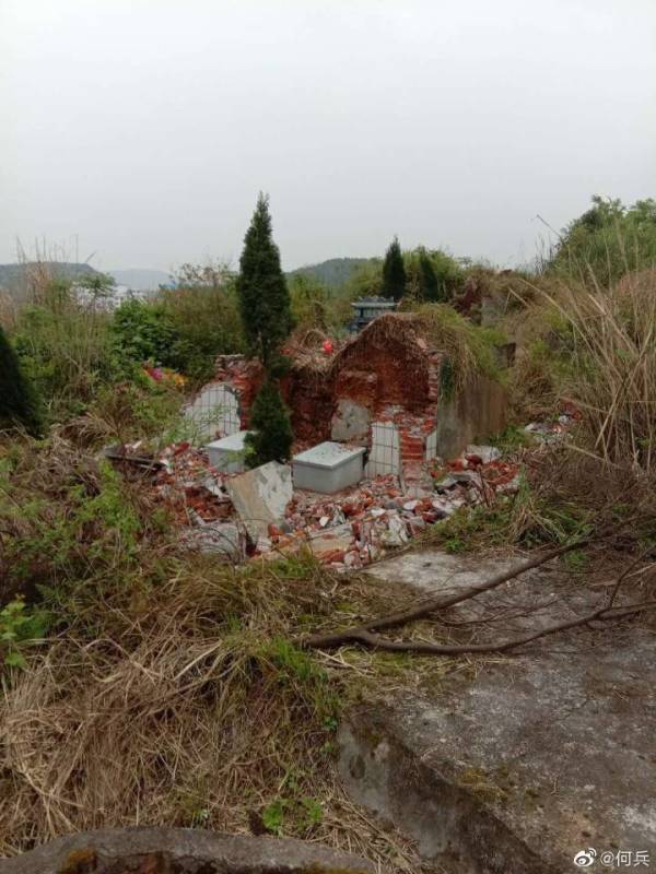 中央黨校法學教授韓春暉父親墓碑被地方政府偷偷拆毀。