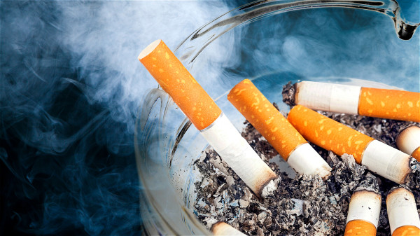 全球每年都有700万人死于吸烟所带来的危害，平均不到5秒就有1个人此而死亡