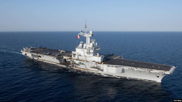 法国海军的戴高乐航空母舰2019年4月15号在红海航行。