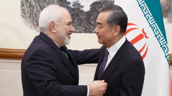 伊朗外交部部长扎里夫（Mohammad Javad Zarif）与中共外交部部长王毅（图片来源：Thomas Peter-Pool/Getty Images）