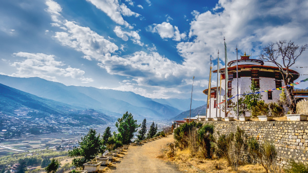 为了遏止武汉肺炎疫情 不丹首度下令全国封锁。图为不丹的山村