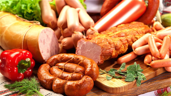 火腿腸是「垃圾食品」，缺少蛋白質、維生素和礦物質等基本營養素