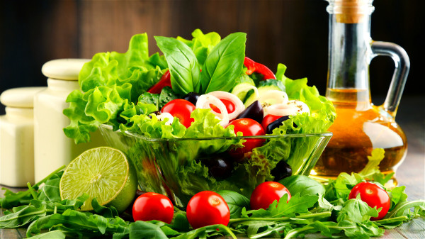 生活中，大量水果、蔬菜、谷物、豆类和坚果都被喷洒抗生素以控制疾病。