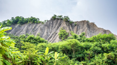 臺灣這座山很奇特山脊平坦人稱半屏山(圖)