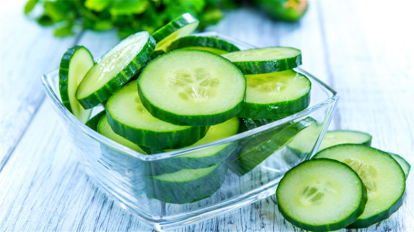 黃瓜能促進消化系統正常運作，並幫助降低膽固醇含量，預防肥胖。
