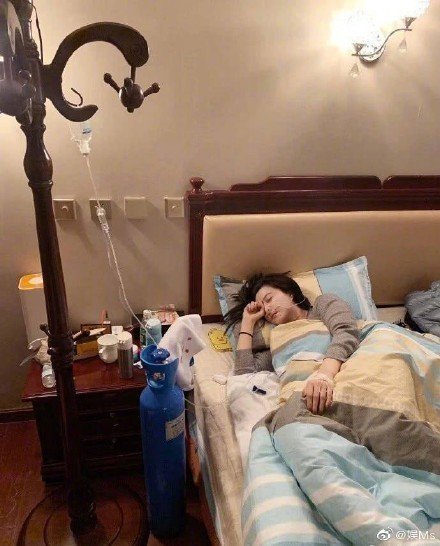 好友爆料称：在西藏的范冰冰深受高山症折磨，病倒在床。