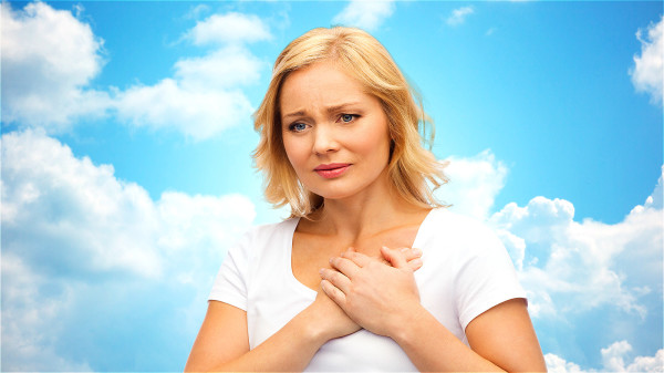 預防心絞痛要注意保暖，限制富含動物脂肪與膽固醇的食物。