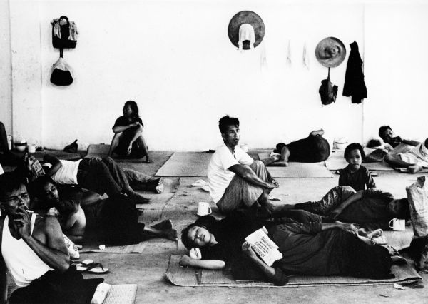 1962年5月拍摄的照片，显示中国难民在香港的临时避难所。