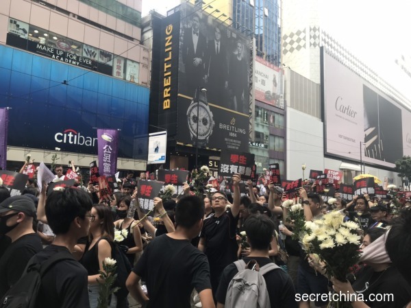泛民主派團體民間人權陣線16日下午舉行616反送中遊行，要求特首林鄭月娥下台！