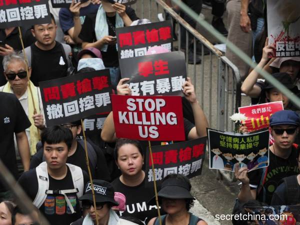 泛民主派团体民间人权阵线16日下午举行616反送中游行，要求特首林郑月娥下台！
