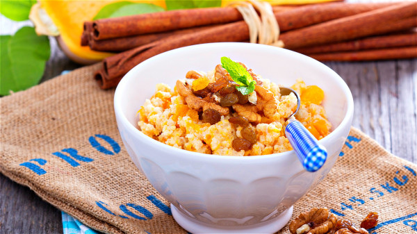 小米粥不僅好吃，而且營養豐富，是上好的滋補食品。