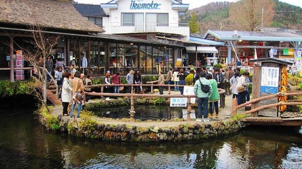 日本山梨縣完全不靠海，但是按人口比例計算，「壽司店」的數量竟然排名日本第一！