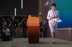 林郑把香港丢给没有自由与法治的大陆(图)