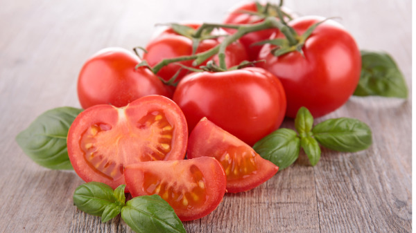 若是盛夏清暑热，西红柿则宜生吃。