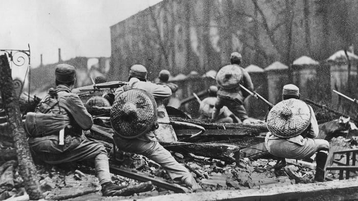 蔡廷锴率以广西士兵为主的粤系第十九路军在上海跟日军血战33天