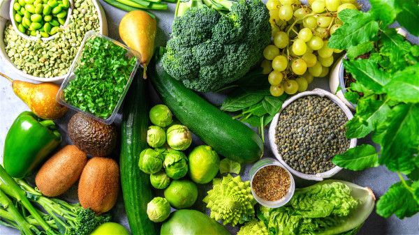许多绿叶蔬菜以及深色蔬菜也含有较多的钙。