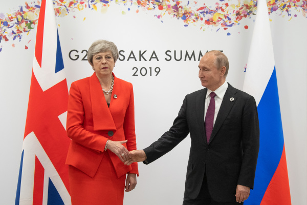 2019年6月28日，在日本大阪 G20峰會上，英國首相特雷莎．梅與俄羅斯總統普京會面。