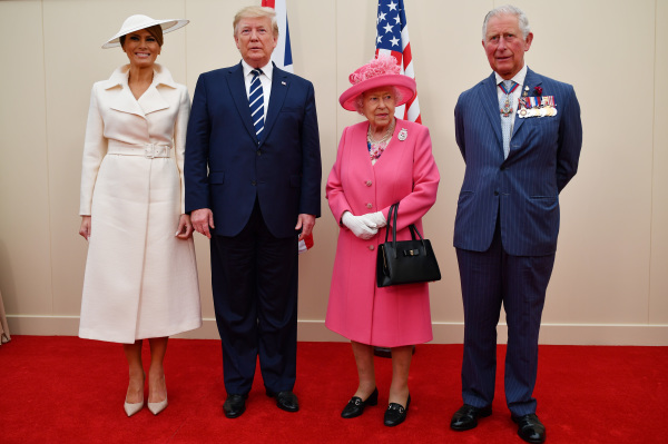英國女王見川普 手提包擺放位置大有玄機