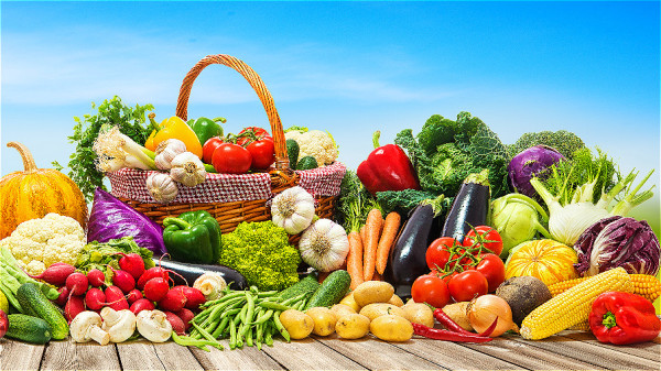 高血壓患者應少吃油炸食品，多吃水果蔬菜。