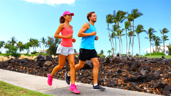 经常步行或慢跑等，可促进全身气血循环和新陈代谢。