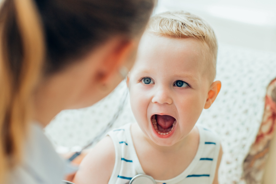 小孩乳牙龋齿不用管，早晚要换牙？