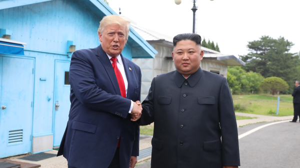 美国总统川普结束G20峰会后访问韩国，在非军事区板门店会见了朝鲜领导人金正恩。