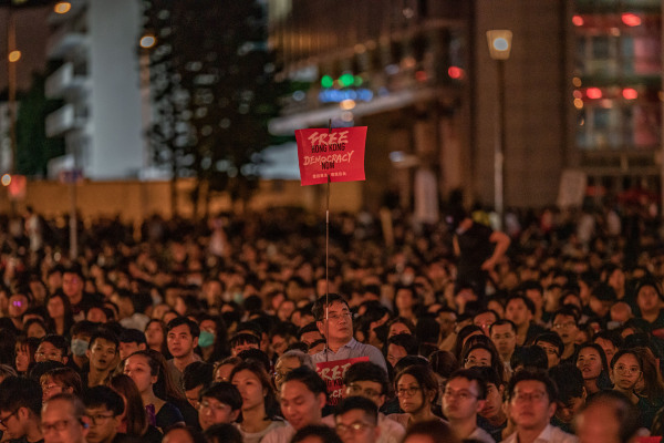 參加香港「反佔中」抗議的人們