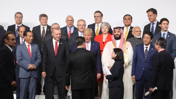 今年6月28日，日本大阪G20峰會上，習近平主動和川普握手。