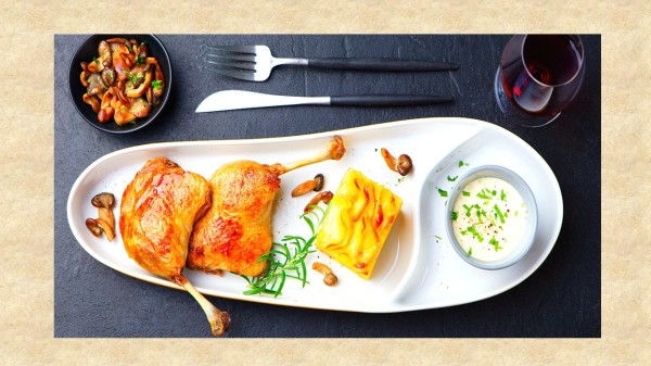 鸭肉和鸭肝中所含的脂肪富含好胆固醇的不饱和脂肪酸，适合夏季多加食用。