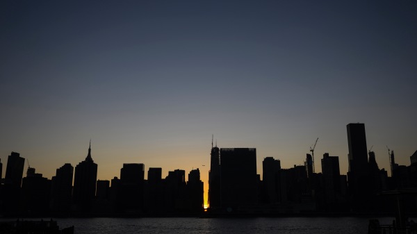 紐約市曼哈頓週六發生大面積停電，電力供應在午夜前不久恢復。