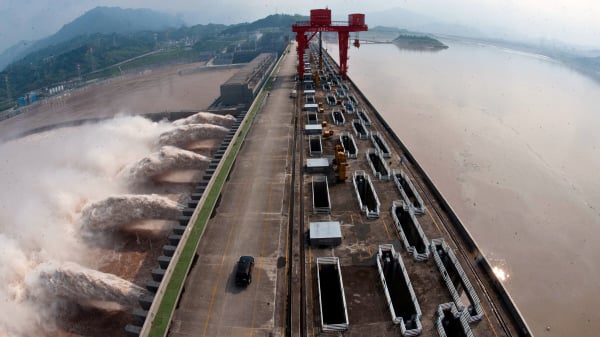 三峡大坝切断了中华民族的龙脉。