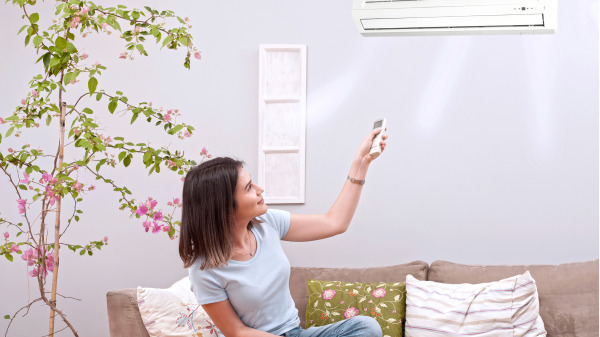 開冷氣是最基本的降暑氣方法，但防疫期間，保持室內通風很重要