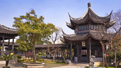 无奇不有神奇的飞砖从房后往院里飞(图)