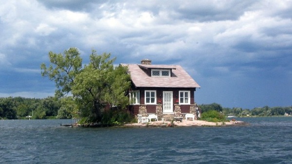 世上最小岛屿 只能容一间小屋