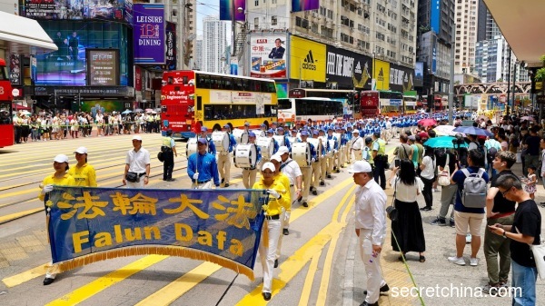 香港過千名法輪功學員在720周年之際，舉行反迫害集會遊行。（圖片來源：周秀文／看中國攝影）