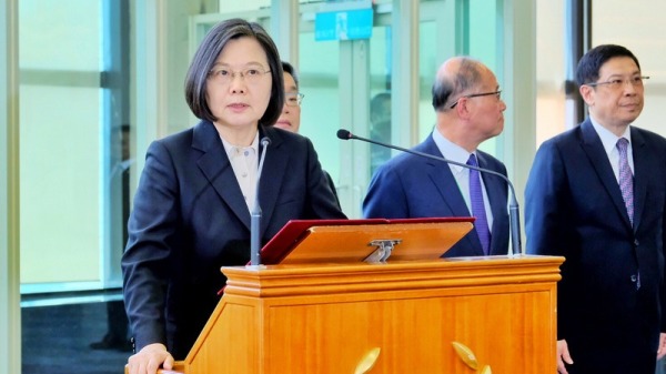 台湾总统蔡英文结束“自由民主永续之旅”返抵国门，她表示台美关系也透过此行深化。