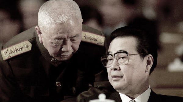 1993年，李鹏在两会上和刘华清交谈。
