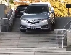 女司機「炫酷」車技走紅網路被罰$368(組圖)