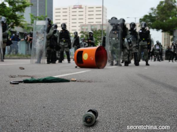 香港“反送中”示威者27日发起“光复元朗”游行，