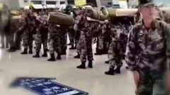 中國軍隊進入香港網民拍到大批可疑人士(圖)