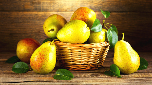 梨是寒性水果，胃寒的人食用容易加重症状，引发不适。