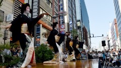 日媒批中國遊客沒禮貌強行圍追堵截和藝伎合照(圖)
