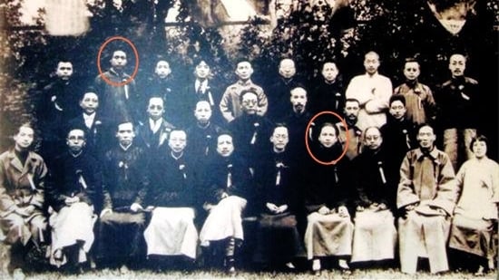 毛泽东1925年在广州期间加入国民党，并任汪精卫的秘书