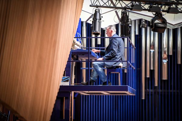 目前《金氏世界记录大全》尚未测量它的实际高度，但外媒相信可望获认证成为世界最大的钢琴。