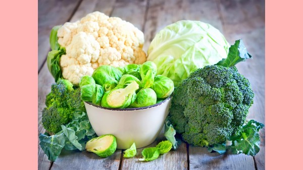 西兰花、花椰菜等蔬菜含有类黄酮，能保护血管的健康。