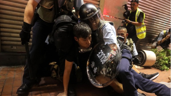 香港政治死局警民衝突逐步升級